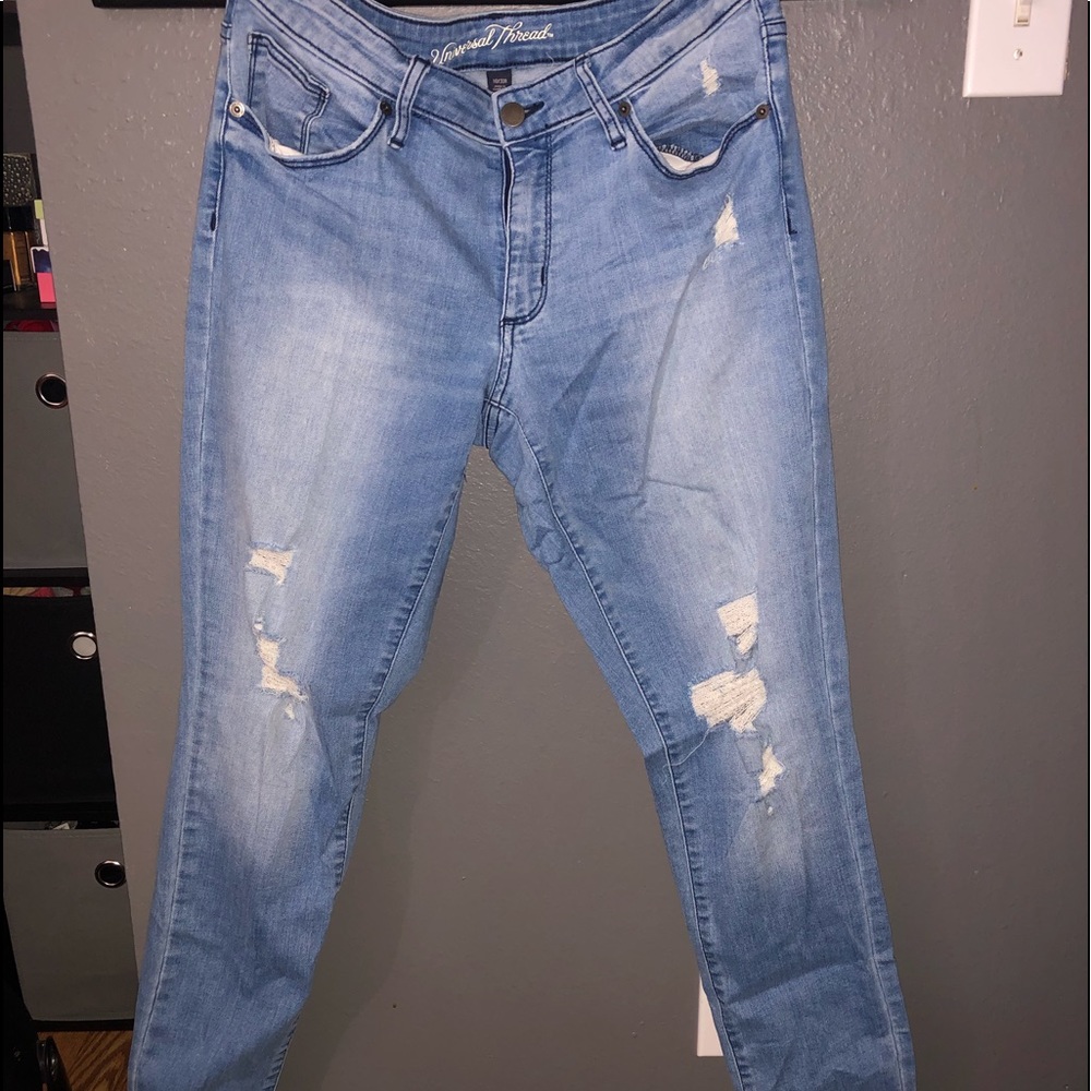 Universal Thread ripped jeans in GREAT condition!!